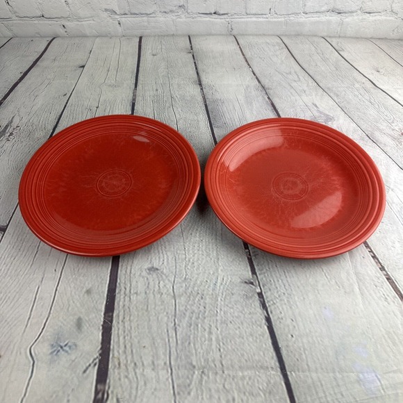 Fiesta Fiestaware Scarlet Red‎ Dinner Plates 10.5 inch Lead Free USA Set of 2 - Picture 1 of 4